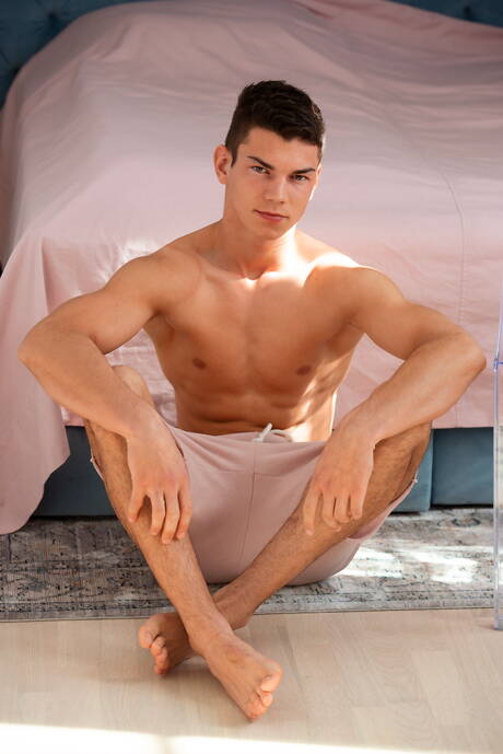 匈牙利身材魁梧的巴特古巴人赤身裸體，露出漂亮的屁股