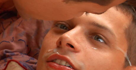 Słowacki twardziel Rhys Jagger i węgierski muskularny Julien Hussey w gorącej homoseksualnej akcji