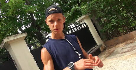 性感的 Adam Archuleta、Joel Birkin 和 Sven Basquiat 在戶外進行三人肛交