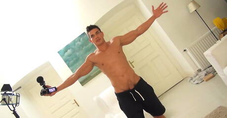 性感的 Adam Archuleta、Joel Birkin 和 Sven Basquiat 在戶外進行三人肛交