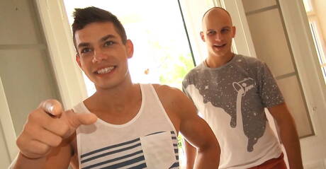 凱文沃霍夫和其他年輕的同性戀者吸吮雞巴並進行肛交