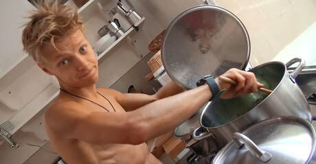 凱文沃霍夫和其他年輕的同性戀者吸吮雞巴並進行肛交