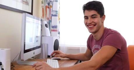 due cechi sexy, il muscoloso Antony Lorca e il bel ragazzo Steve Peyroux, fanno sesso anale violento sotto la doccia