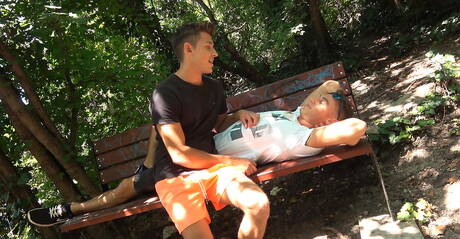 Der muskulöse Tscheche Torsten Ullman und der attraktive Slowake Mario Texeira bohren draußen einen Arsch