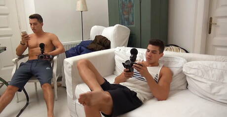 Jeff Mirren y un montón de jóvenes gays dulces besándose y mostrándose pollas