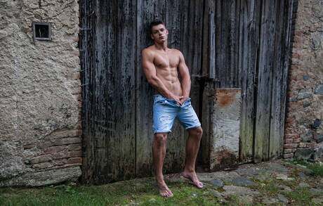 Two czech dudes beefy Jeroen Mondrian and strongman Roald Ekberg posing naked and showing hot ass outdoor