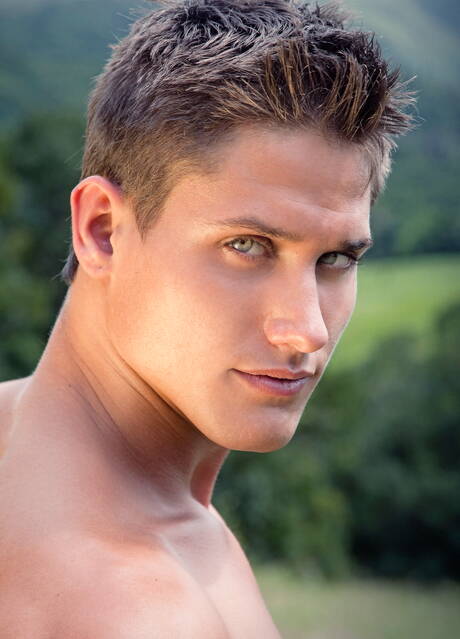 Hungarian beefcake Vadim Farrell undressing and showing nice ass outside