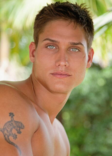 Hungarian beefcake Vadim Farrell undressing and showing nice ass outside