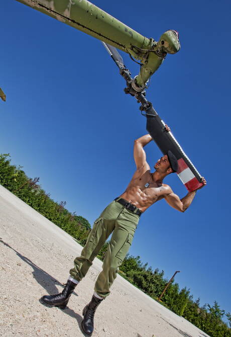 Strong bull Dan Arlett get naked and showing hot ass outdoor