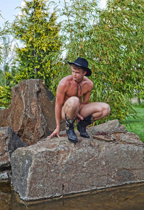 Hungarian young dude Tom Pollock undressing and showing hot butt in the pool