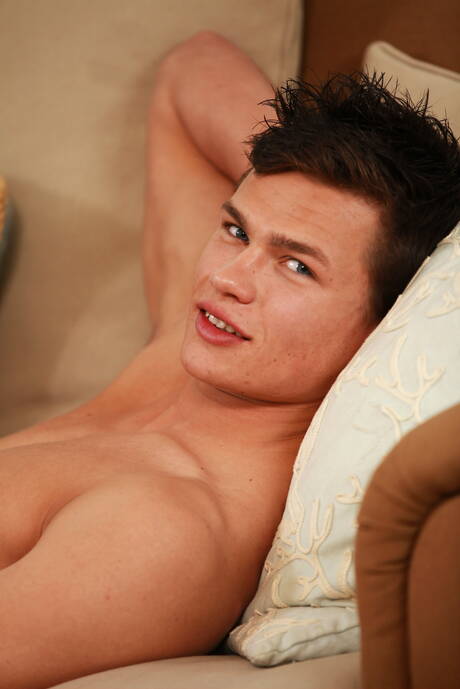 Muscular Benny Saverin undressing and showing his ass