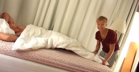 年輕男同性戀吸吮陰莖的真實照片