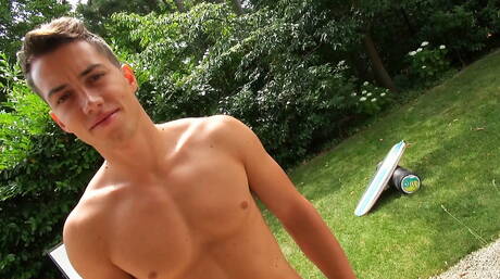 Fotos de la realidad con jóvenes gays chupando pollas