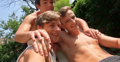 年輕男同性戀吸吮陰莖的真實照片