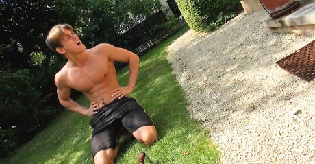 年輕男同性戀吸吮陰莖的真實照片