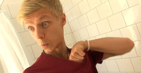 捷克真實照片，照片中有甜美的年輕同性戀者