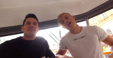 Adam Archuleta、Yannis Paluan、Serge Cavalli 在戶外放鬆