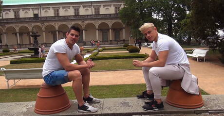 Adam Archuleta、Yannis Paluan、Serge Cavalli 在戶外放鬆