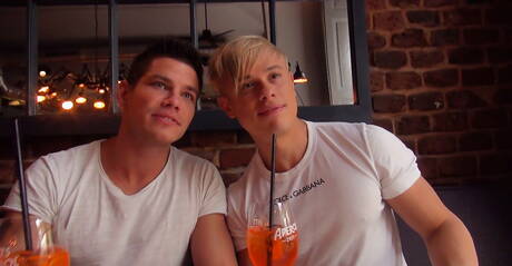 Adam Archuleta、Yannis Paluan、Serge Cavalli 在戶外放鬆