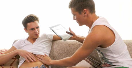 捷克色情明星帥哥賈斯汀·薩拉登和帥哥傑森·巴考爾在淋浴間進行熱辣肛交