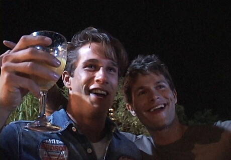 兩個捷克男孩，帥氣的 Josh Elliot 和肌肉發達的 Brandon Manilow，在戶外吸吮後操弄屁股