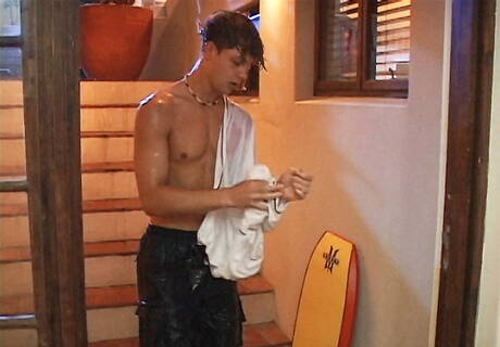 兩個捷克男孩，帥氣的 Josh Elliot 和肌肉發達的 Brandon Manilow，在戶外吸吮後操弄屁股