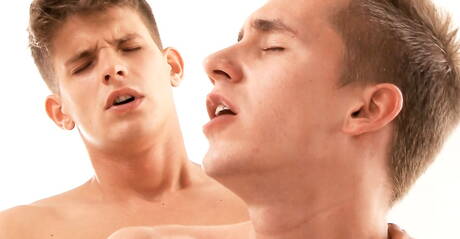 Czech pretty boy Danny Defoe and hungarian superstud Raphael Nyon in hot ass bang outside