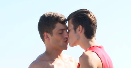 Czeski superstudent Ariel Vanean i gorący amerykański młodzieniec Nate Donaghy uprawiają gorący seks na świeżym powietrzu