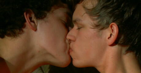 Due ragazzi cechi, il super stallone Chris Hoyt e il bel twink Andy Mcallister, si succhiano e si scopano a vicenda con il fisting