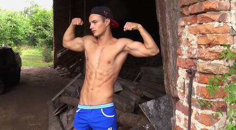 Czech well-built Hoyt Kogan jerk off outside