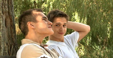 Belami Online: 美國帥哥Bobby Noiret和捷克帥哥Scott Reeves在戶外上演火熱的同性戀場景