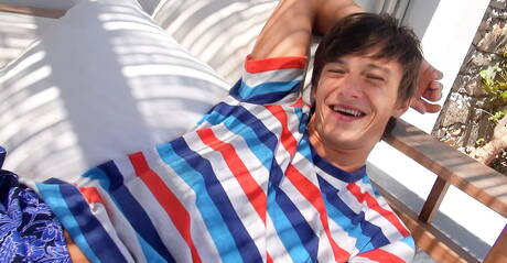 Die jungen Schwulen Helmut Huxley und Torsten Ullman lieben Saugen und Analsex