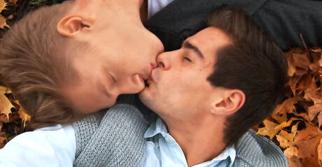 2人のチェコ人男、力持ちのクリスチャン・ルンドグレンとスタッドのロッコ・アルフィエリが屋外で熱いカップルセックスをする