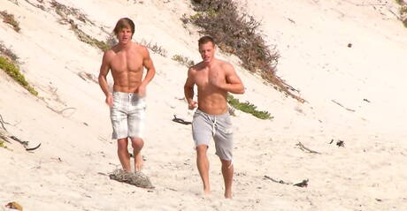 Twee Tsjechische kerels, stoere kerel Brian Jovovich en sterke man Roald Ekberg, hebben anale seks met fisting buiten