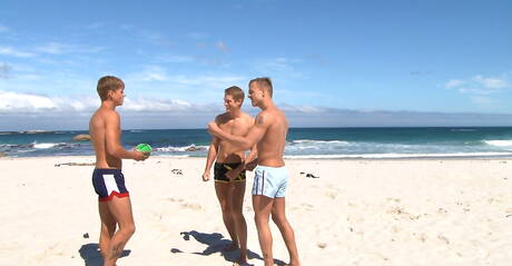 Belami Online: Kevin Warhol, Florian Nemec and Yuri Alpatow have a hot 3some sex on beach