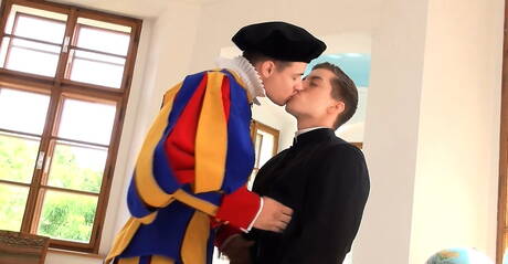 De knappe Hongaarse Joel Birkin en de gespierde Russische Andrei Karenin hebben goede seks buiten