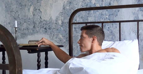 El cachas húngaro Joel Birkin se masturba