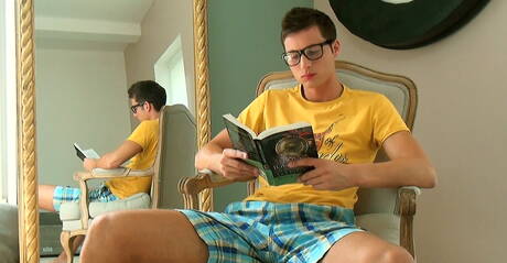 Slovak beefy Manuel Rios and czech young dude Gaelan Binoche drilling an ass