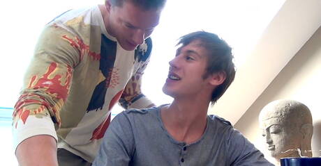 Belami Online: De jonge Amerikaan Paul Mekas en de gespierde Tsjechische Sascha Chaykin zuigen en neuken elkaar