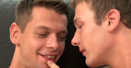 O bonitão eslovaco Rhys Jagger e o supergaranhão tcheco Marcel Gassion fodendo um cu