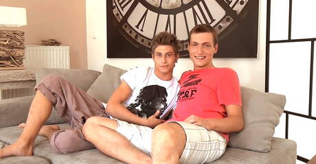 Le Tchèque Jack Harrer, bien bâti, et le costaud Michael Allen ont des relations sexuelles anales
