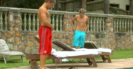 Gorący czeski chłopak, mięsisty Roger Lambert i przystojniak Billy Cotton ruchają tyłek po obciąganie na zewnątrz