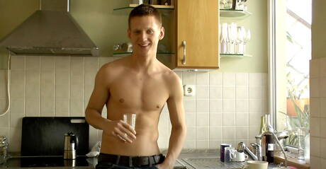 Belami Online: bonitão americano Rick Lautner e o gostoso tcheco Alec Rothko fazem sexo a dois na cozinha