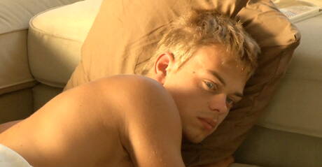 Belami Online: Reality young gays party and kissing pics