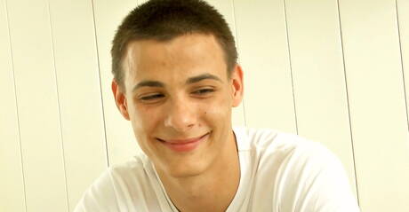 Los chicos sexys Jim Kerouac, Andrei Karenin y Jean-Daniel tienen sexo anal en un trío