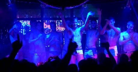 Die heißen Kumpels Dolph Lambert, Ariel Vanean und Jean-Daniel haben draußen einen heißen Dreier-Sex