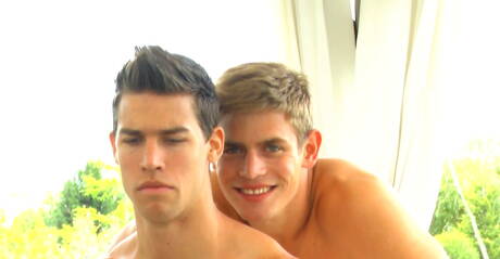 Geile jongens Kris Evans, Dolph Lambert en Kevin Warhol in harde trio-seks in het zwembad