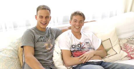 捷克硬漢盧克哈米爾和美國帥哥瑞克勞特納在熱水淋浴中上演口交戲