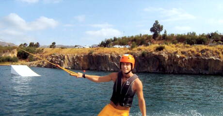 帥哥傑克哈勒、亞歷克斯沃特斯和奧斯汀梅里克在泳池邊激情3p