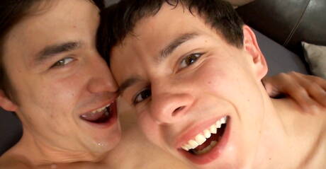 Belami Online: 斯洛伐克強壯的達裡奧·多爾切和強壯的埃里克·弗林進行了一場拳交肛交